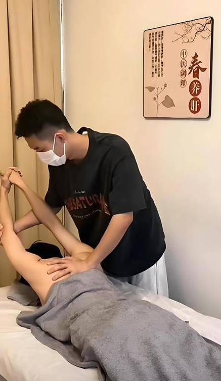 18岁女孩手表的相关介绍