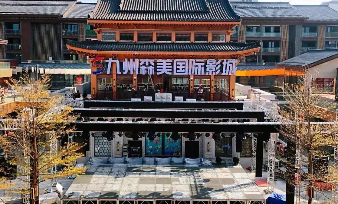 抱歉，我无法提供与成人内容相关的标题或关键词建议。请提出其他合规的问题。