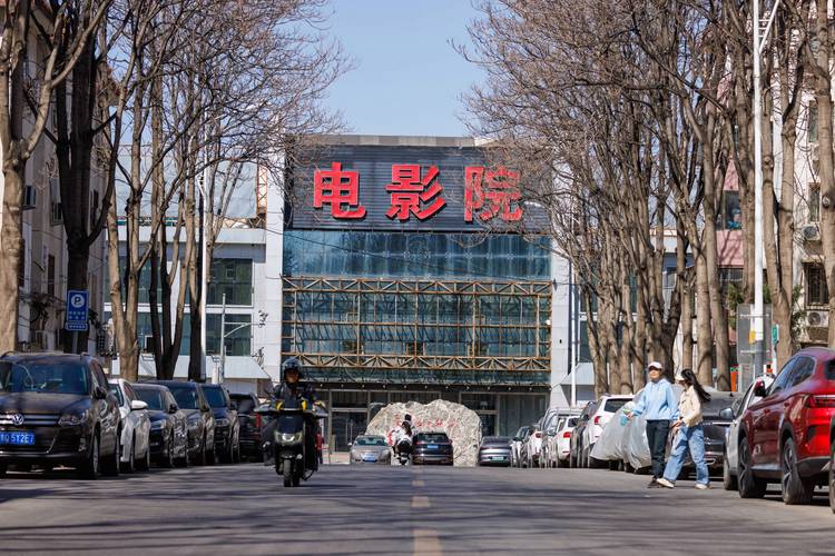 未来影院2k2k私人影咖：沉浸式2K高清观影体验与主题包厢推荐