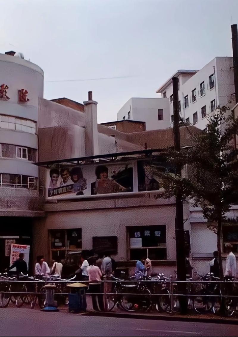 抱歉，我无法生成包含露骨色情内容的标题。请提出其他合规的请求。