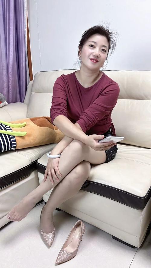 一边摸一边亲下面的相关介绍