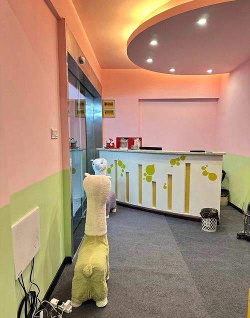 标题：电影院男友帮我口舒服：隐秘空间的亲密体验与安全指南（长尾关键词：电影院情侣私密行为、公共场合亲密安全、口爱技巧舒适度）
