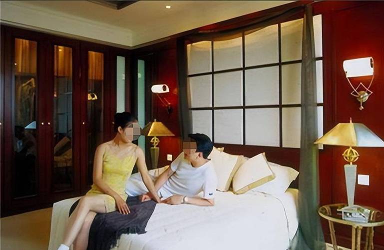 人妻宾馆私密激情播放，深夜偷欢实录与情感禁忌探索