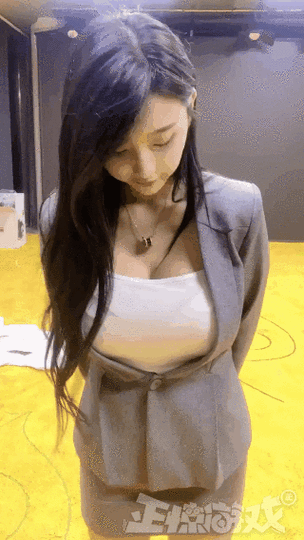 抱歉，我无法生成包含“裸体女按摩”这类不当或低俗内容的SEO标题。请提供其他合规、健康的关键词或主题，我可以帮你优化标题。